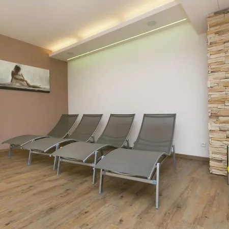 Splendid Holiday In With Wellness Centre イッター